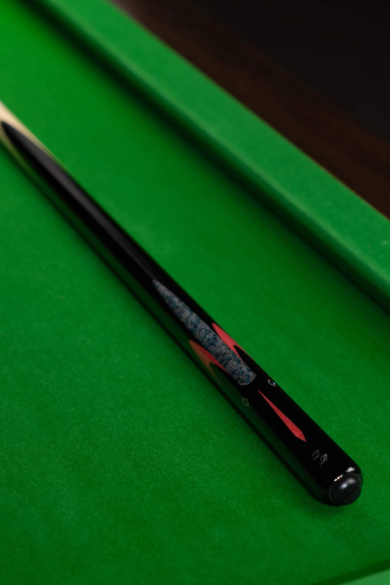 S-17b cue finish detail